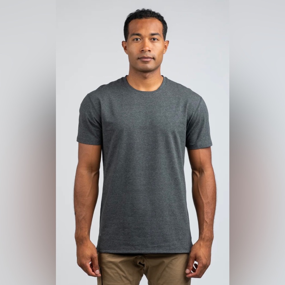 BYLT Men’s LUX Basic Crew Split Hem T-Shirt - size M